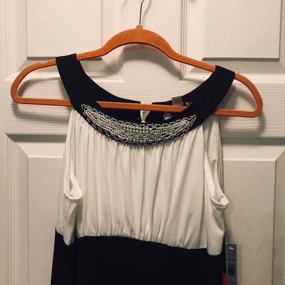 Sleeveless maxi dress - Picture 2 of 3